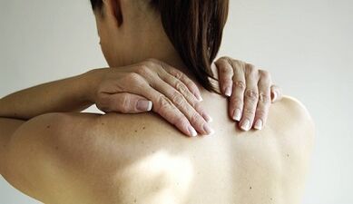 Massage de voiture avec ostéochondose cervicale