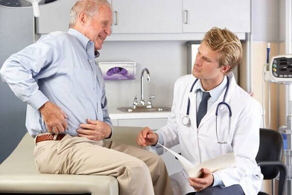 consultation avec un médecin pour l'arthrite de la hanche